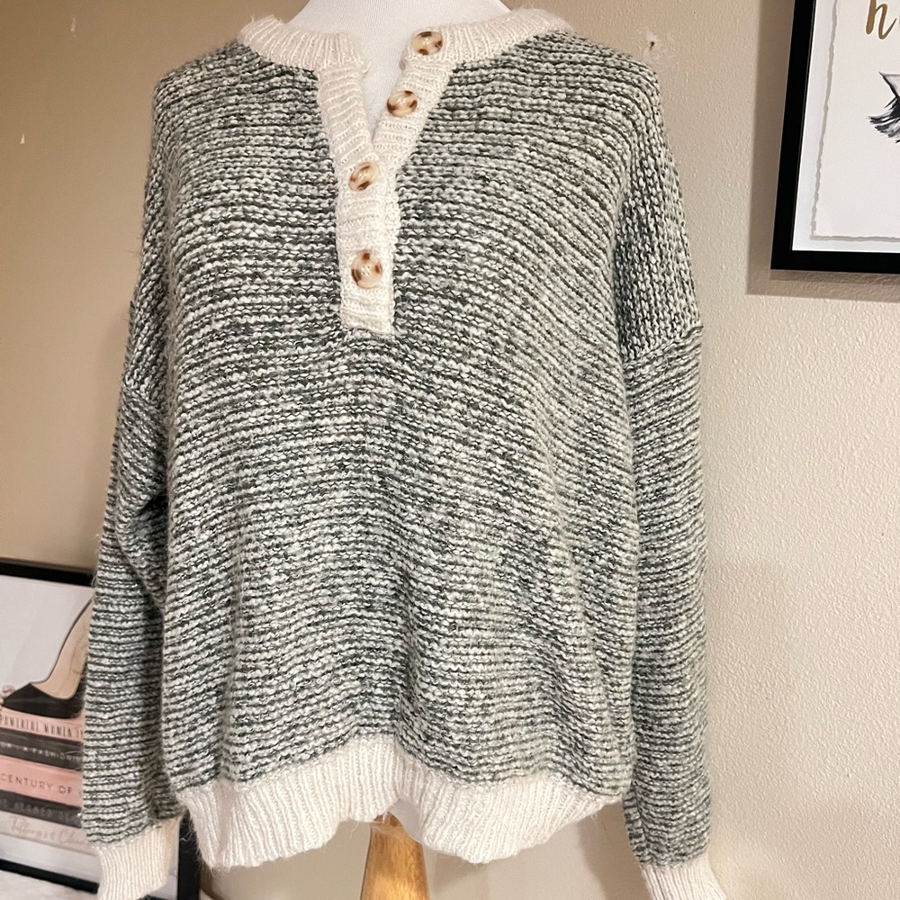 Blu Pepper Buttoned‎ Knit Sweater - Gray and Cream